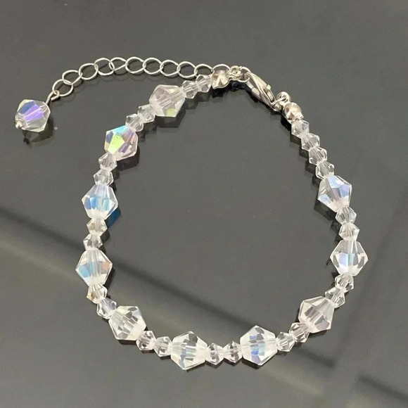 Aurora Borealis Conical Crystal Bead Bracelet - Picture 1 of 3